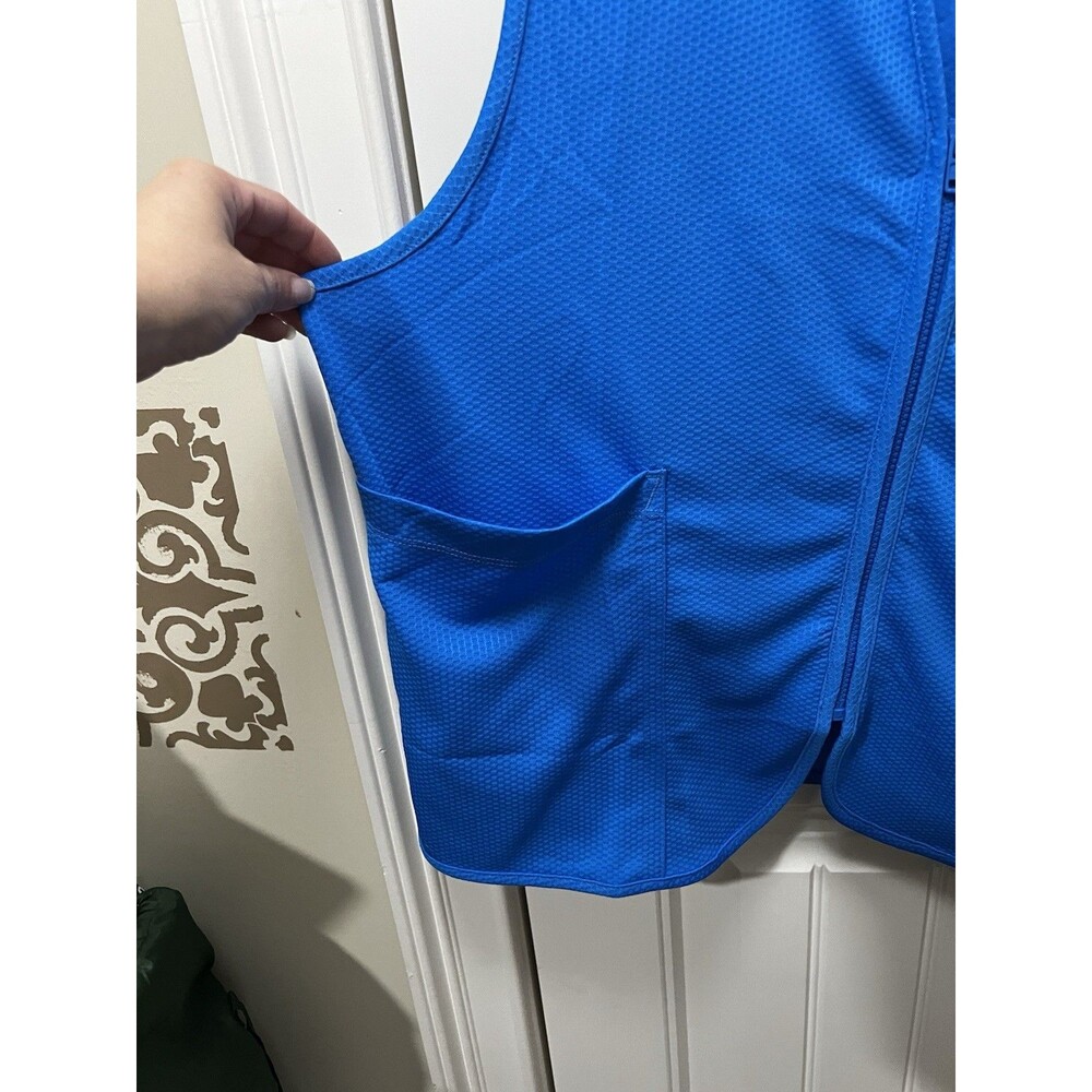 Walmart Employee Vest Men’s Medium 38/40 Blue Zip Up Embroidered Logo Pockets - Picture 2 of 14